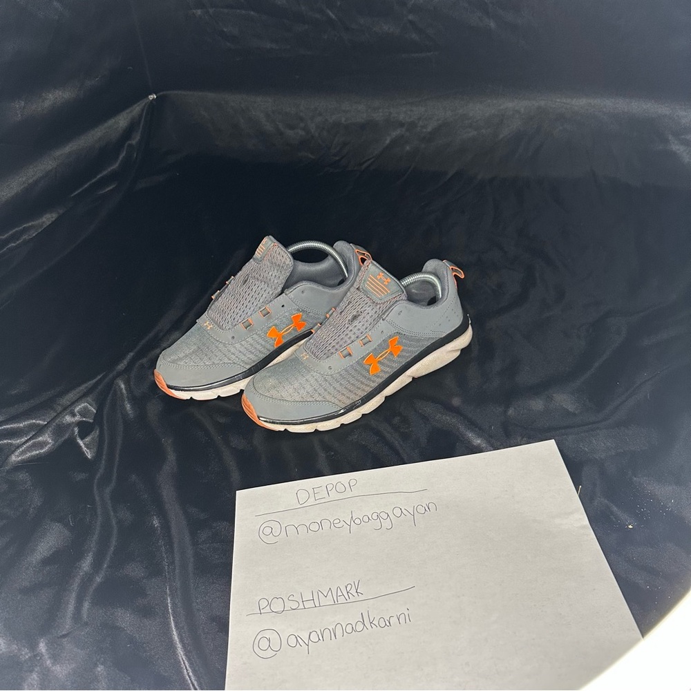 Under Armour UA Assert 8 Size 6 Youth